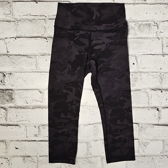 Lululemon Women's Black Camouflage Leggings - Picture 2 of 8